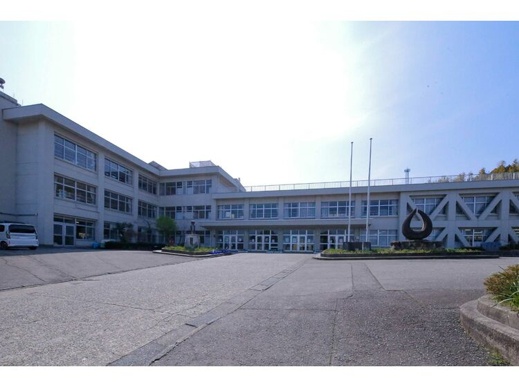 【小学校】片山津小学校まで233ｍ