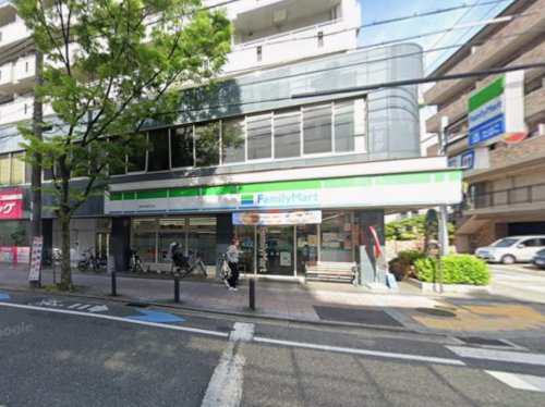 【コンビニエンスストア】ファミリーマート　西宮枦塚町店まで1209ｍ