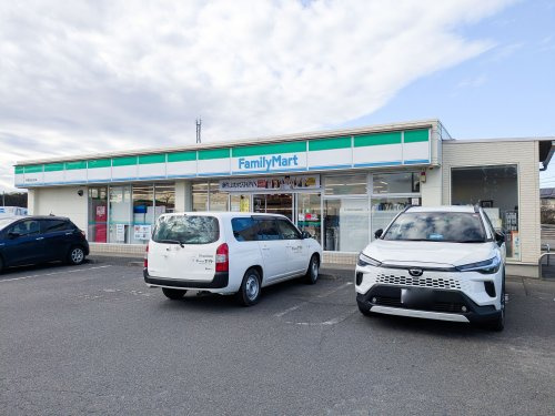 【コンビニエンスストア】ファミリーマート宇都宮砥上町店まで1066ｍ