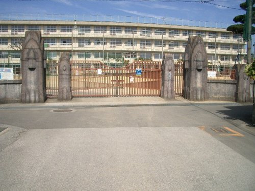 【小学校】高知市立旭小学校まで651ｍ