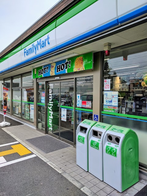【コンビニエンスストア】ファミリーマート高知旭天神町店まで690ｍ