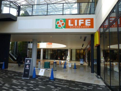 【スーパー】ライフ　ポンテポルタ千住店まで356ｍ