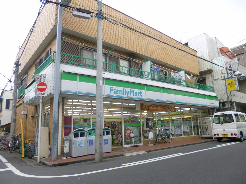 【コンビニエンスストア】ファミリーマート丸越南長崎店まで557ｍ