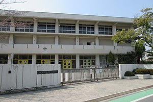 【小学校】伊丹市立荻野小学校まで663ｍ