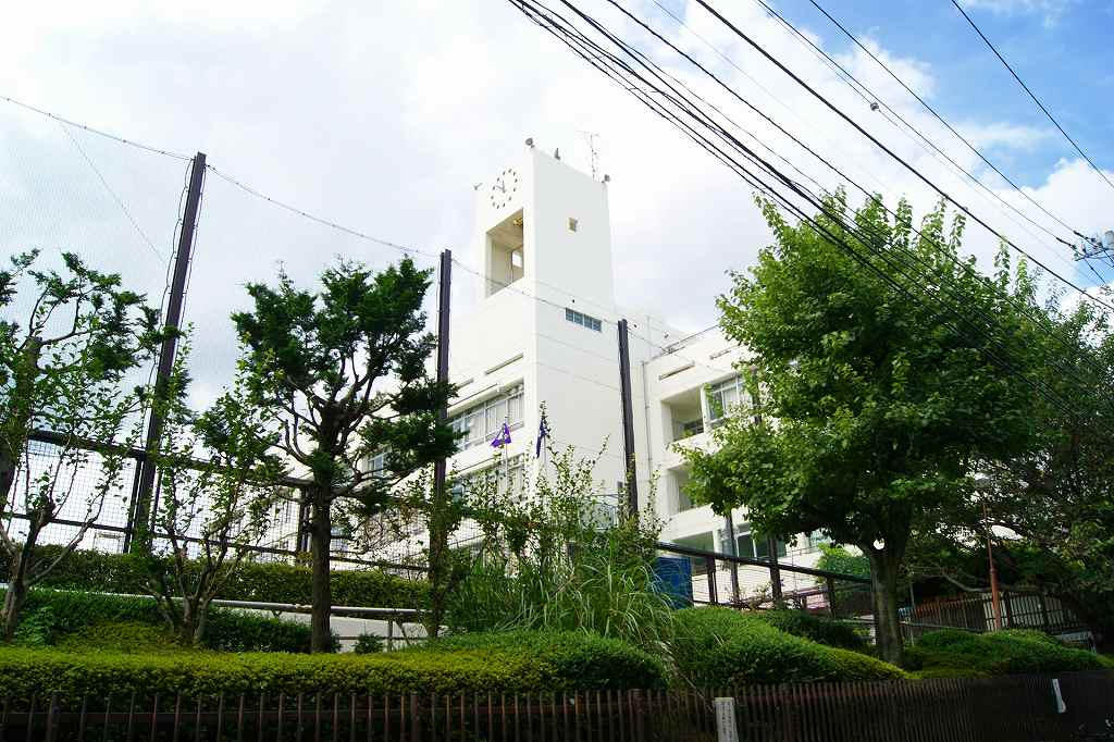 【小学校】新宿区立余丁町小学校まで401ｍ