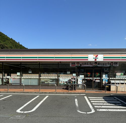 【コンビニエンスストア】セブンイレブン葉山町長柄店まで1127ｍ