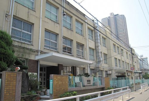 【小学校】南市岡小学校まで240ｍ