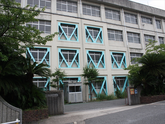【小学校】高丘東小学校まで284ｍ