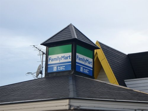 【コンビニエンスストア】ファミリーマートかわぐち飯塚店まで408ｍ