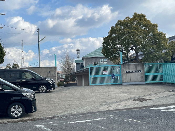 【小学校】泉南市立鳴滝小学校まで304ｍ