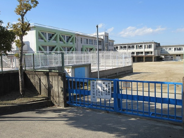 【小学校】交野市立星田小学校まで400ｍ