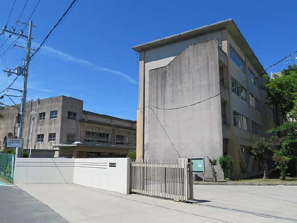 【中学校】交野市立第三中学校まで880ｍ