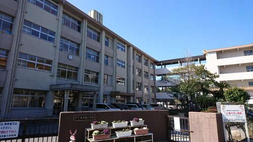 【小学校】西伊敷小学校まで1042ｍ