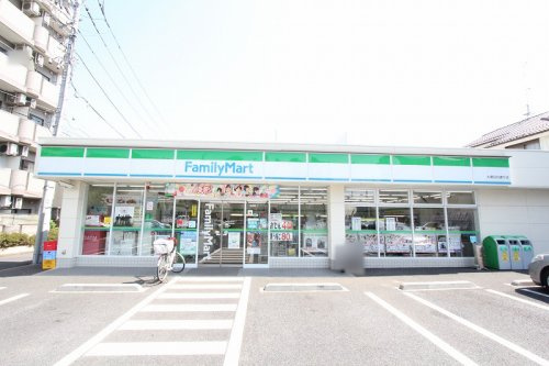 【コンビニエンスストア】ファミリーマート　大泉目白通り店まで420ｍ