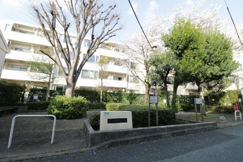 【公園】東大泉二丁目緑地まで860ｍ