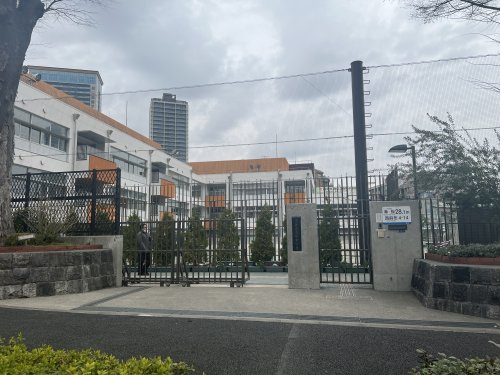 【中学校】港区立高陵中学校まで973ｍ