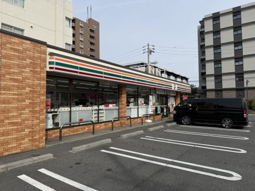 【コンビニエンスストア】セブンイレブン　名古屋植田3丁目店まで243ｍ