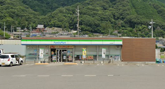 【コンビニエンスストア】ファミリーマート　府中目崎店まで626ｍ