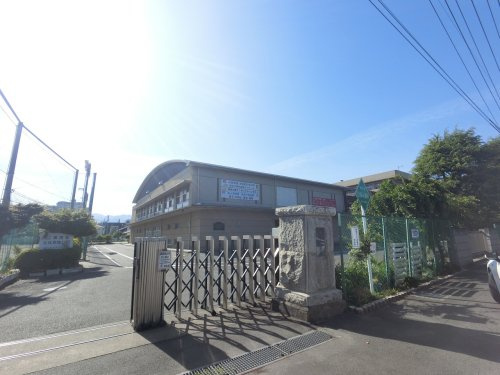 【中学校】厚木市立厚木中学校まで434ｍ