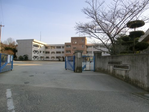 【小学校】尾道市立栗原北小学校まで594ｍ