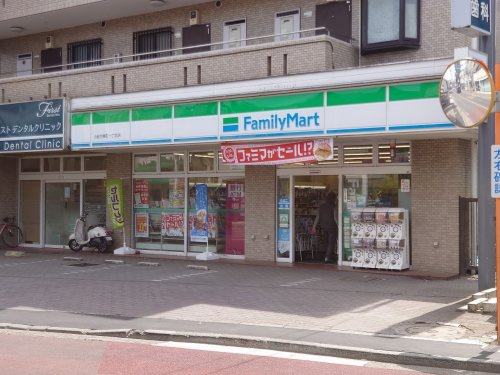 【コンビニエンスストア】ファミリーマート　小金井東町一丁目店まで713ｍ