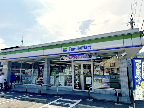 【コンビニエンスストア】ファミリーマート　静岡瀬名店まで183ｍ