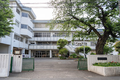 【中学校】調布市立第六中学校まで548ｍ