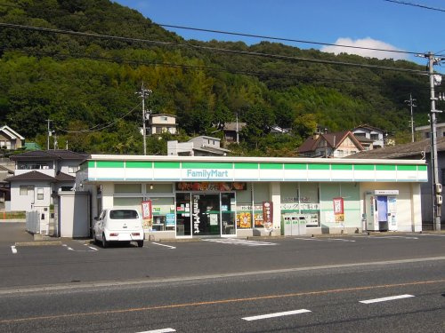 【コンビニエンスストア】ファミリーマート　笠岡中央店まで423ｍ