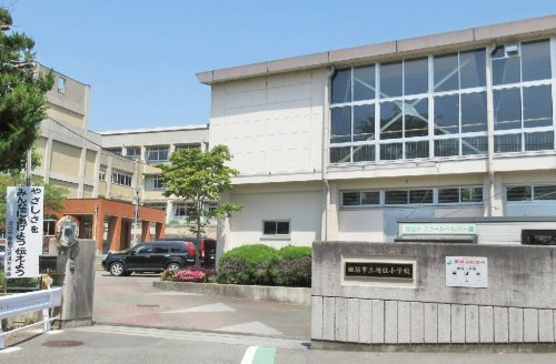 【小学校】姫路市立増位小学校まで1455ｍ