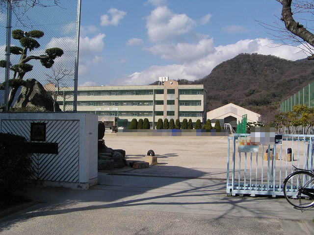 【中学校】白岳中学校まで689ｍ