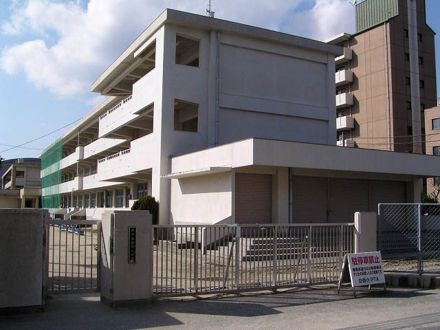 【小学校】白岳小学校まで829ｍ