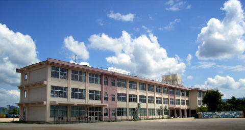 【小学校】川西市立　清和台南小学校まで180ｍ