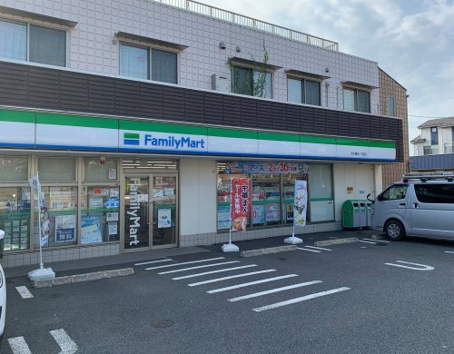 【コンビニエンスストア】ファミリーマート市川曽谷一丁目店まで570ｍ