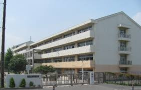 【中学校】横浜市立十日市場中学校まで1606ｍ