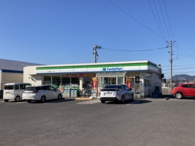 【コンビニエンスストア】ファミリーマート　鹿屋札元一丁目店まで863ｍ