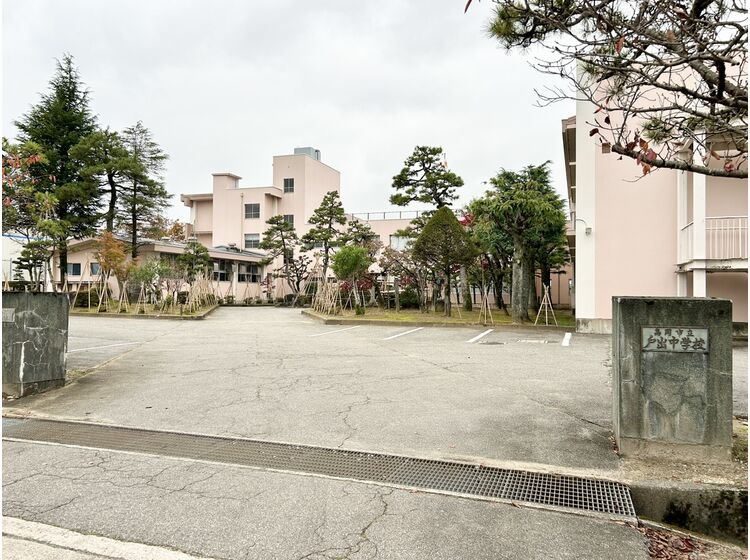 【中学校】高岡市立戸出中学校まで2620ｍ