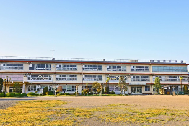 【小学校】明和町立明和西小学校まで2100ｍ