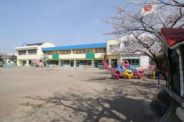 【幼稚園】六木幼稚園まで80ｍ