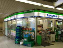 【コンビニエンスストア】ファミリーマート　京成高砂駅店まで731ｍ