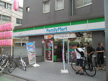 【コンビニエンスストア】ファミリーマート　上目黒二丁目店まで650ｍ