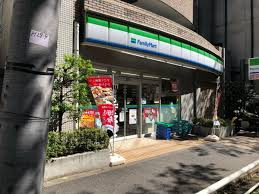 【コンビニエンスストア】ファミリーマート　板橋駅桜通り店まで81ｍ