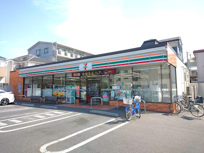 【コンビニエンスストア】セブンイレブン　葛飾西亀有3丁目店まで581ｍ