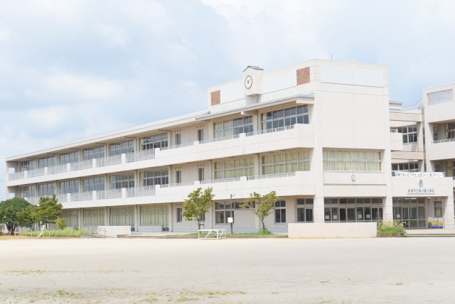 【小学校】安城市立梨の里小学校まで1141ｍ