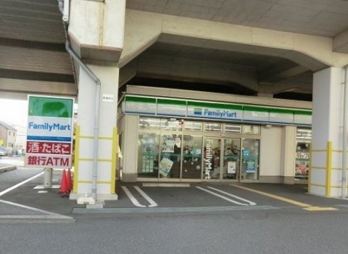 【コンビニエンスストア】ファミリーマート南越谷一丁目南店まで215ｍ