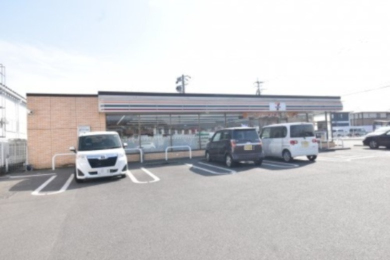 【コンビニエンスストア】セブン-イレブン鹿屋寿8丁目店まで1056ｍ