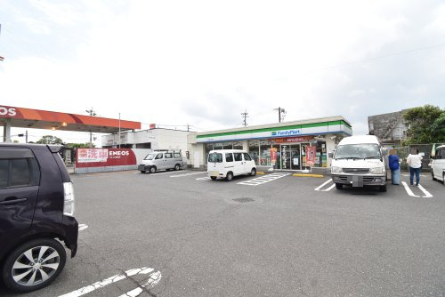 【コンビニエンスストア】ファミリーマート　鹿屋川西町店まで524ｍ