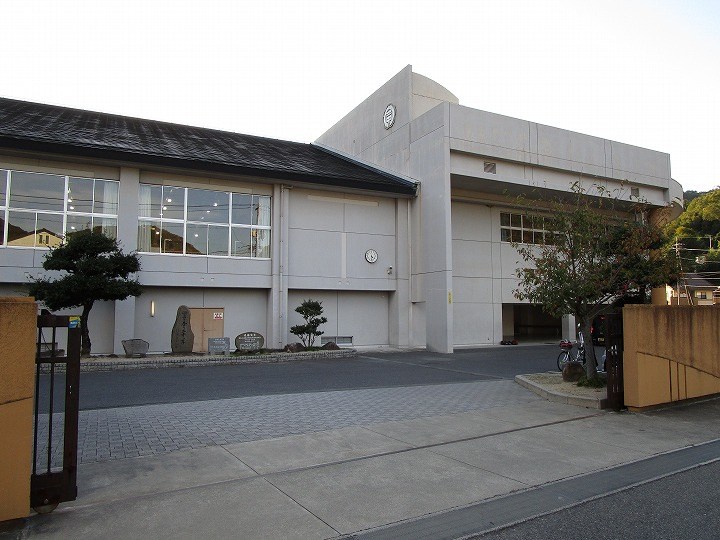 【中学校】第二中学校まで1732ｍ