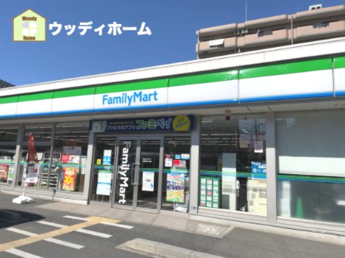 【コンビニエンスストア】ファミリーマート　北越谷四丁目店まで661ｍ