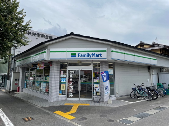 【コンビニエンスストア】ファミリーマート　北野白梅町店まで771ｍ