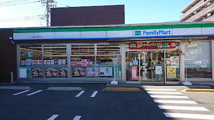 【コンビニエンスストア】ファミリーマート　三鷹山中通り店まで127ｍ